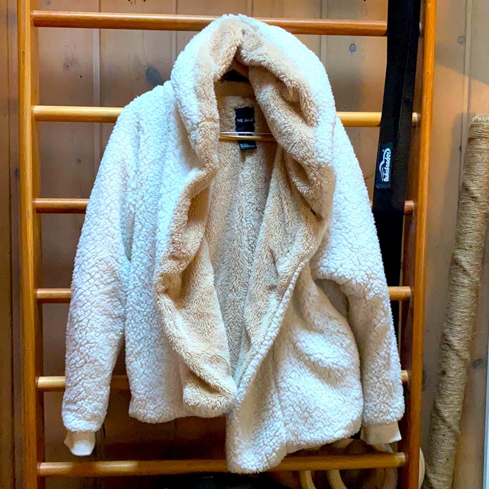 Faux Fur Coat White w/pockets & snaps